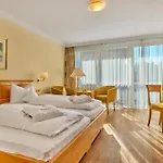 Bayerischer Hof Hotel 4*