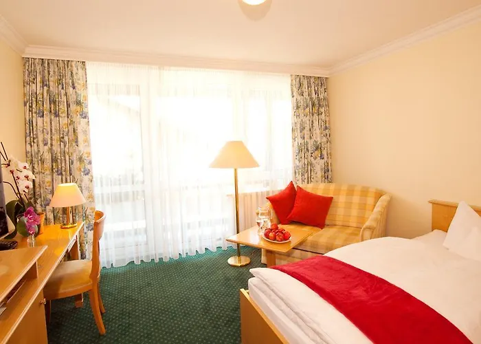 Bayerischer Hof Hotel 4*