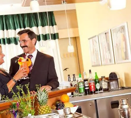 Bayerischer Hof Hotel 4*