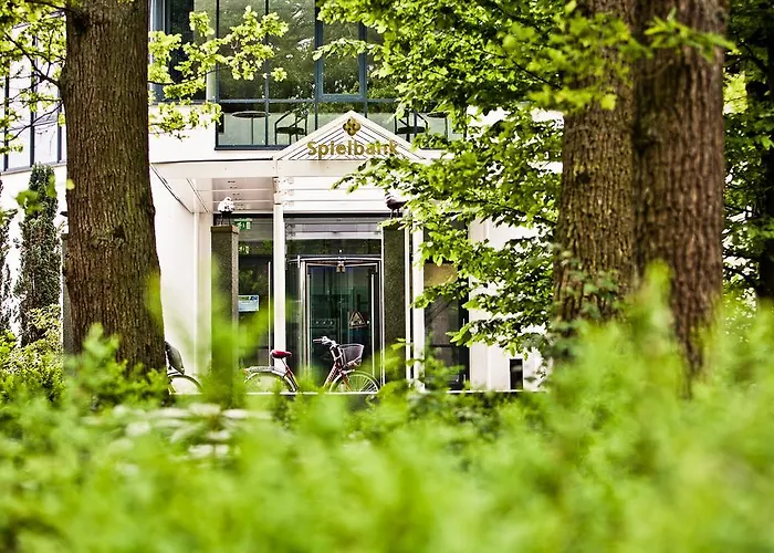 Bayerischer Hof Hotel 4*